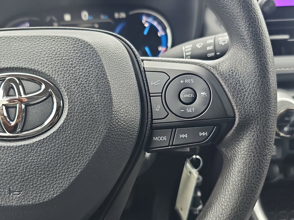 Used 2025 Toyota RAV4 LE image 21