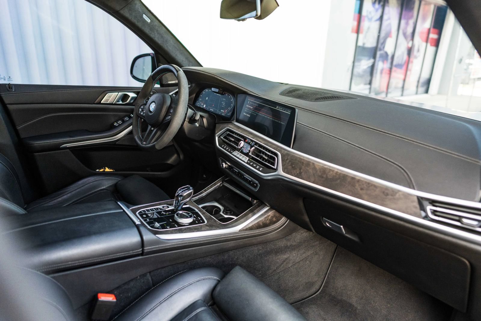 Used 2022 BMW X7 M50i w/ Dynamic Handling Package AWD/4WD image 35