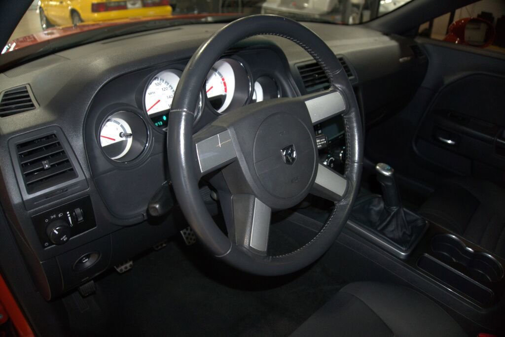 Used 2009 Dodge Challenger R/T image 34