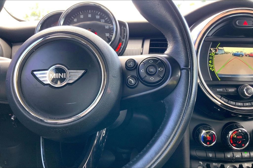 Used 2018 MINI Cooper 4-Door Hardtop image 18