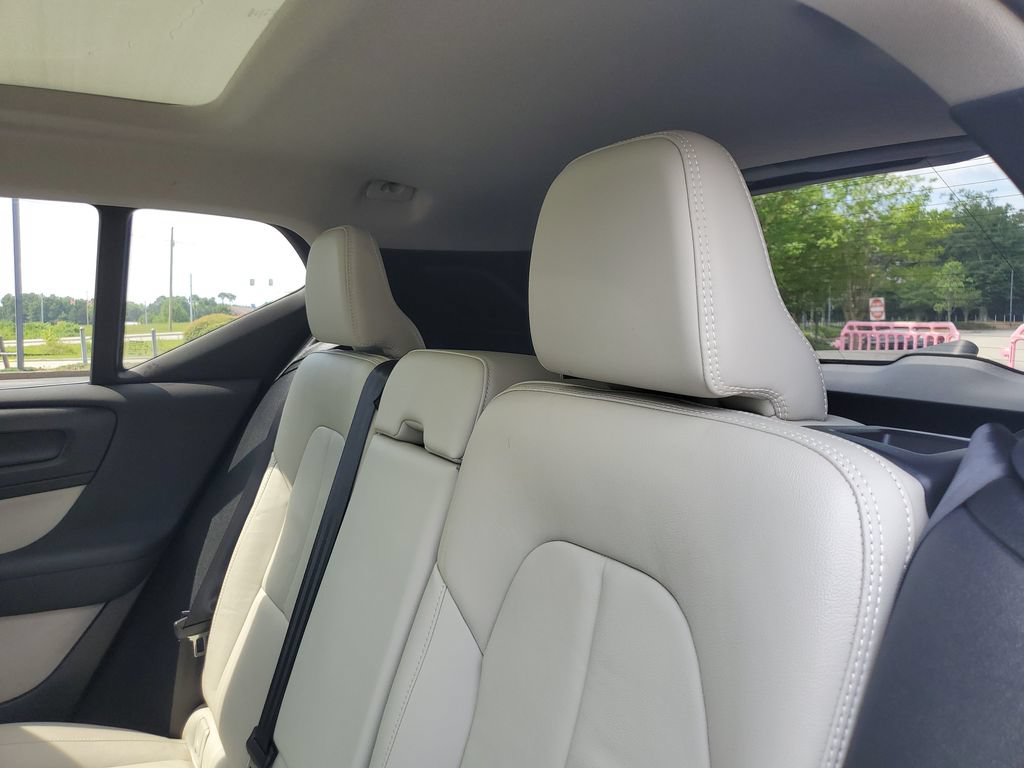Used 2023 Volvo XC40 B5 Plus AWD/4WD image 11