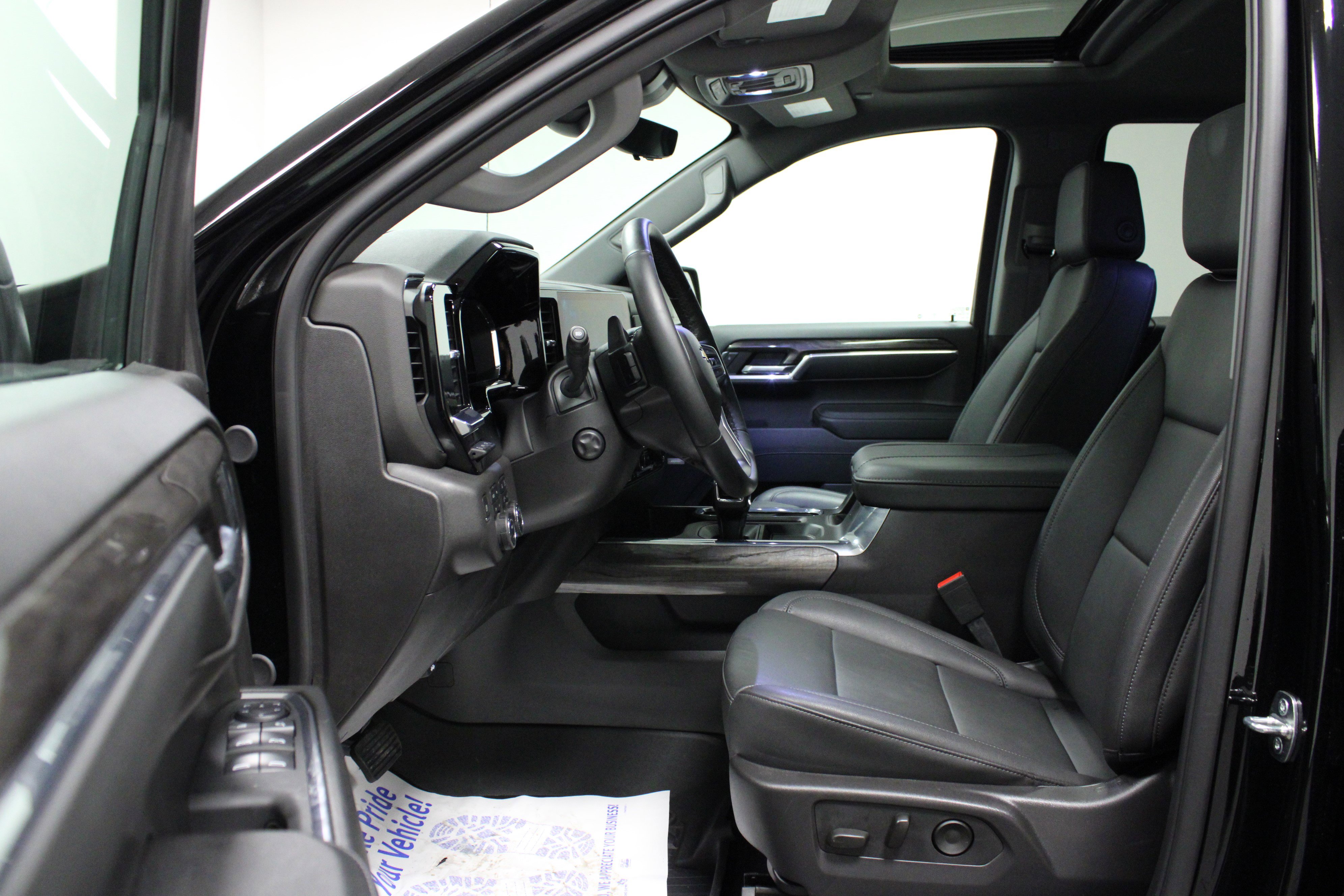 Used 2024 Chevrolet Silverado 1500 LTZ w/ LTZ Premium Package image 12