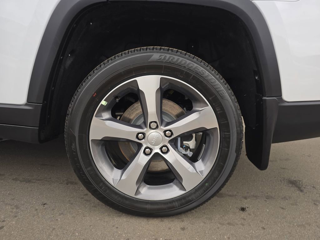 New 2025 Jeep Grand Cherokee L Limited w/ MOPAR Finishing Package image 36