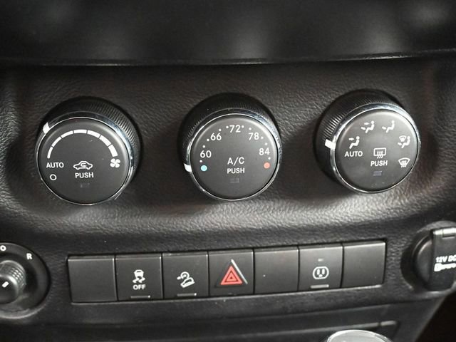 Used 2016 Jeep Wrangler Unlimited Sahara w/ Connectivity Group image 21