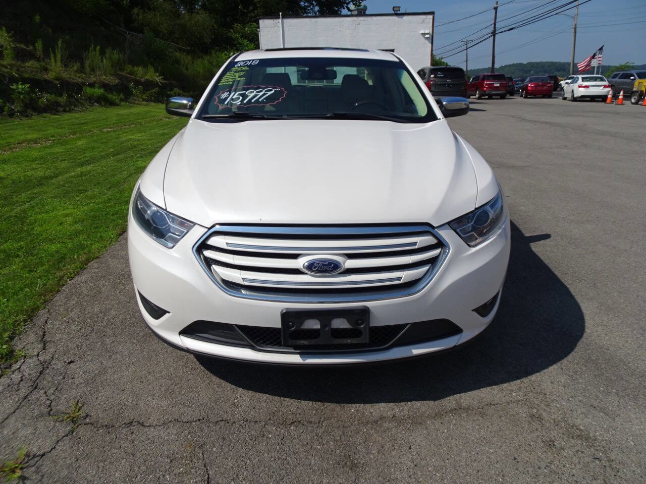 Used 2018 Ford Taurus Limited image 3