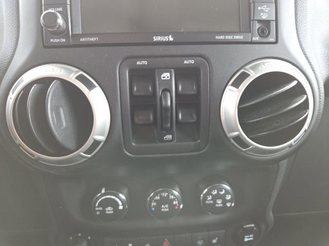 Used 2016 Jeep Wrangler Unlimited Sahara w/ Dual Top Group image 15