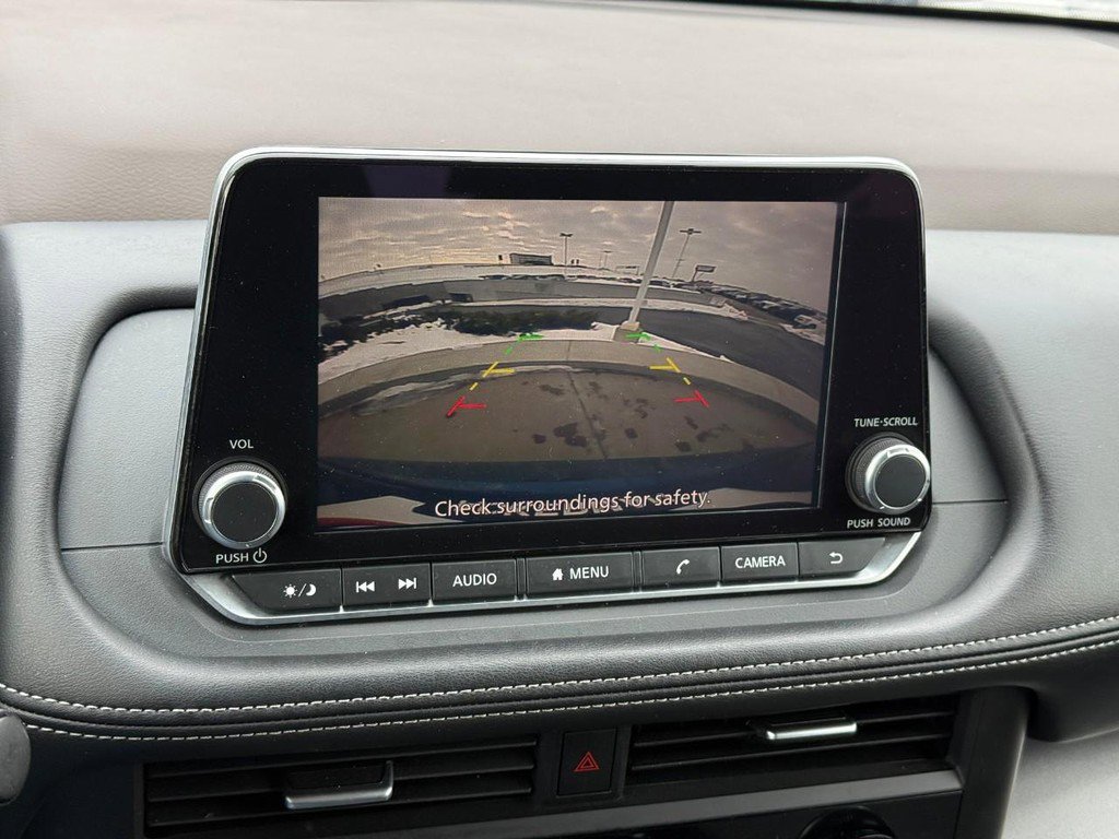 Used 2023 Nissan Rogue SV image 24