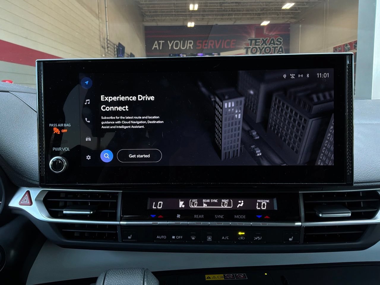 Used 2025 Toyota Sienna XLE FWD image 33