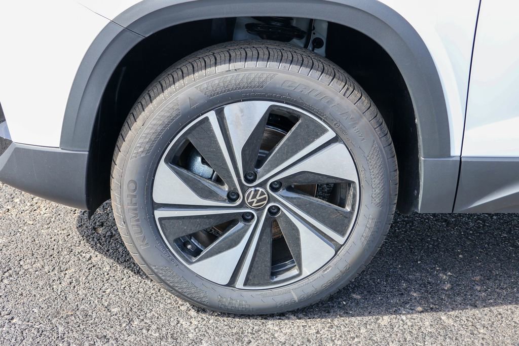 New 2025 Volkswagen Taos SE image 21