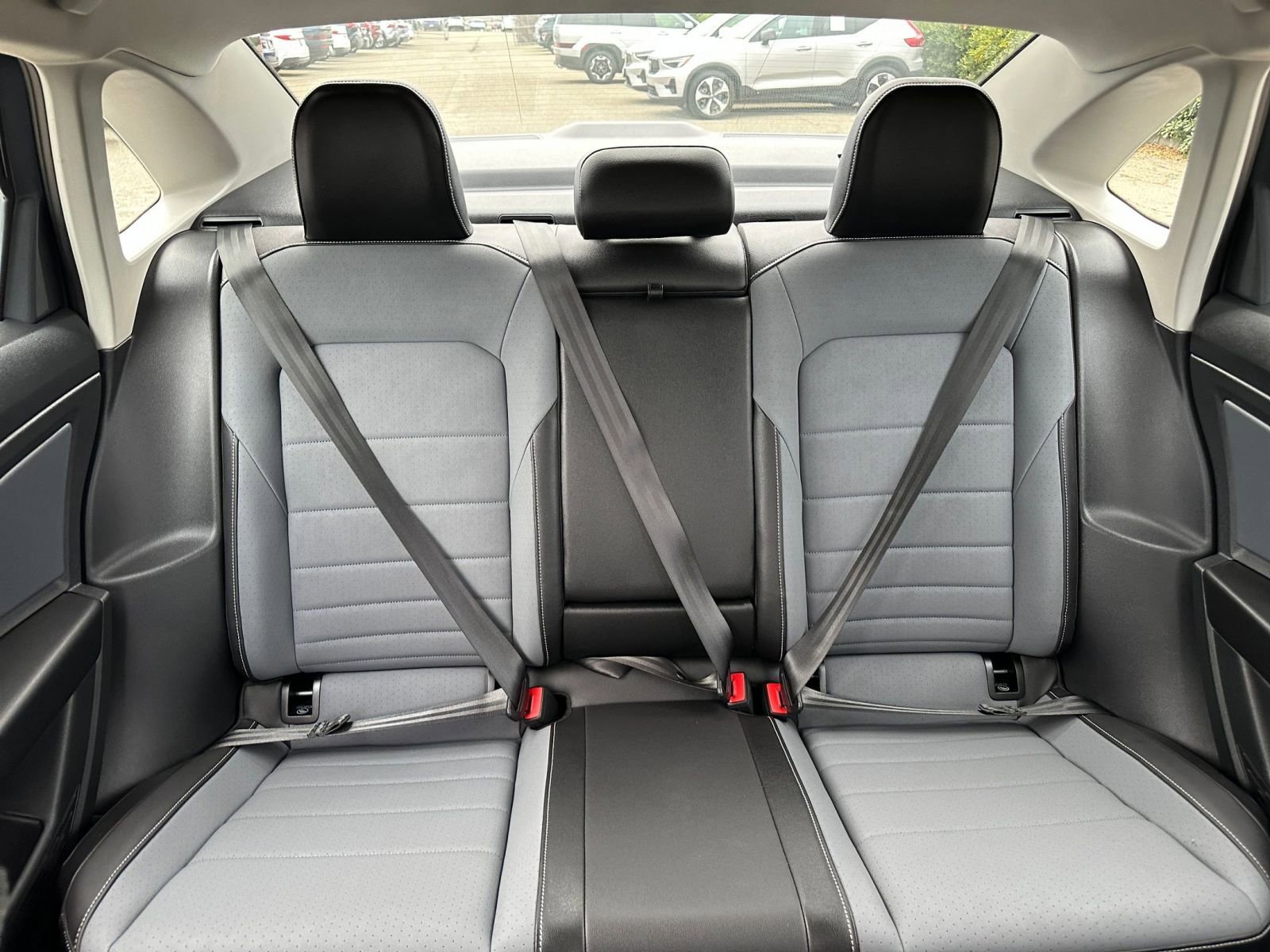 Used 2025 Volkswagen Jetta SE image 40