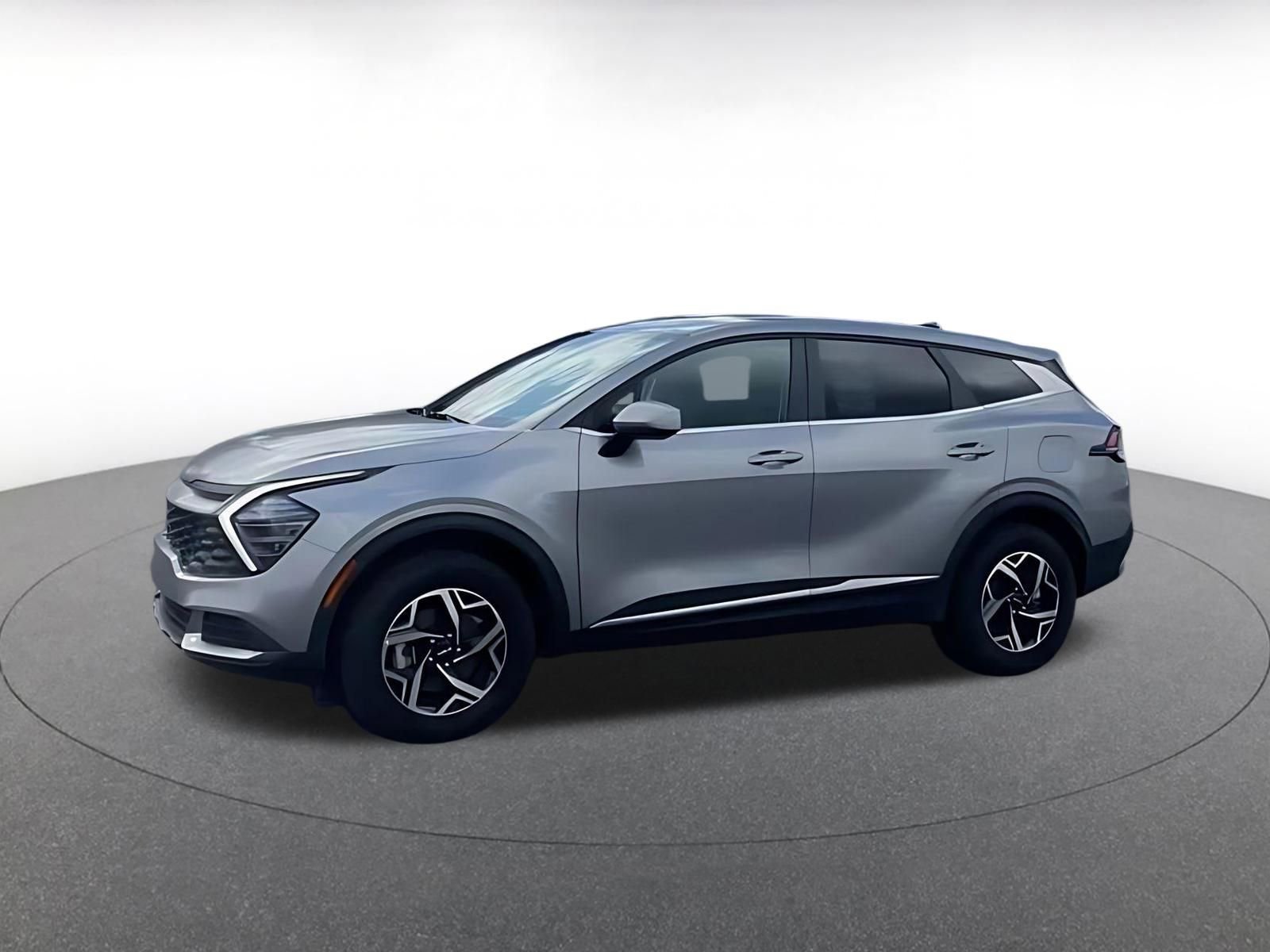 Used 2025 Kia Sportage LX image 9