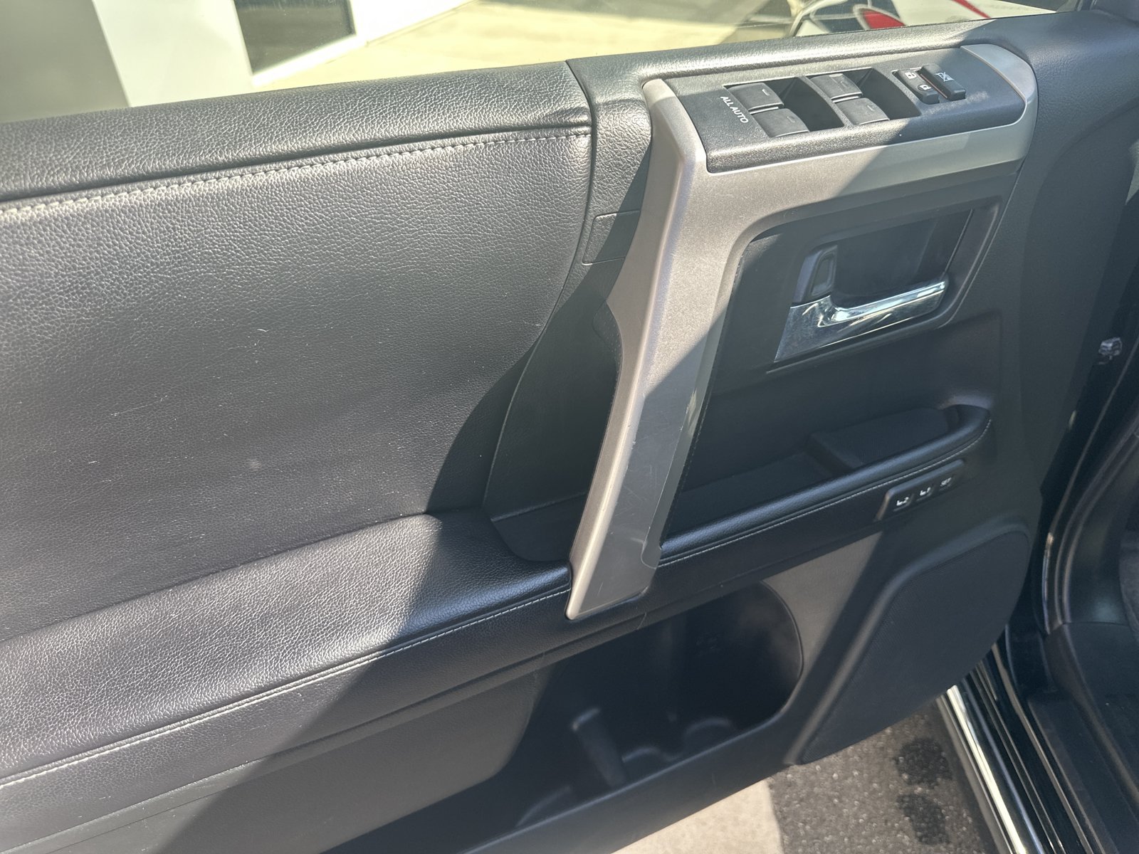 Used 2016 Toyota 4Runner Limited AWD/4WD image 9