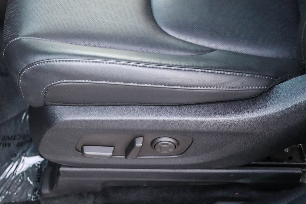 Used 2025 Kia Carnival FWD image 25