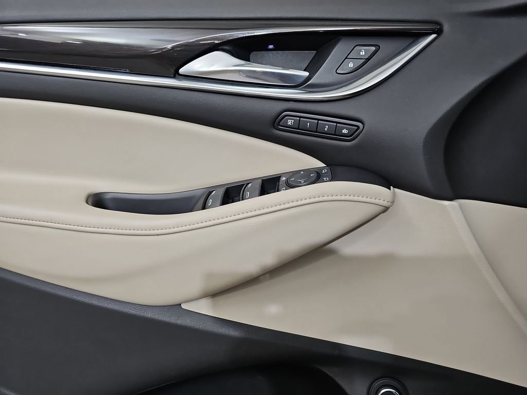 Used 2018 Buick Enclave Premium w/ Experience Buick Package image 30