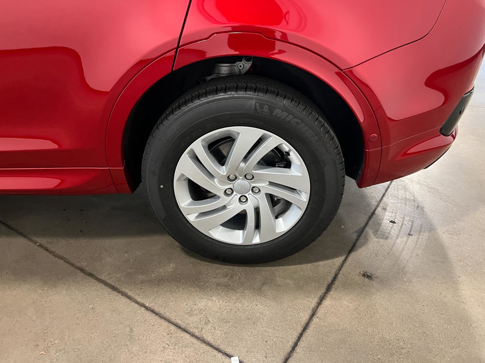 Used 2025 Land Rover Discovery Sport S image 41