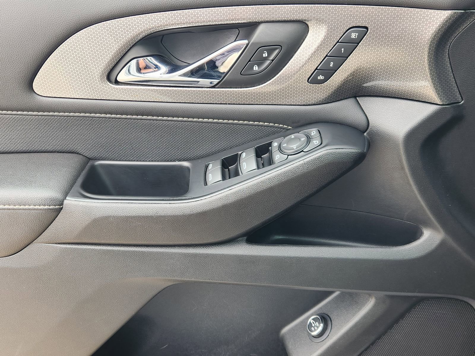 Used 2023 Chevrolet Traverse Premier w/ LPO, Roadside Safety Package FWD image 27
