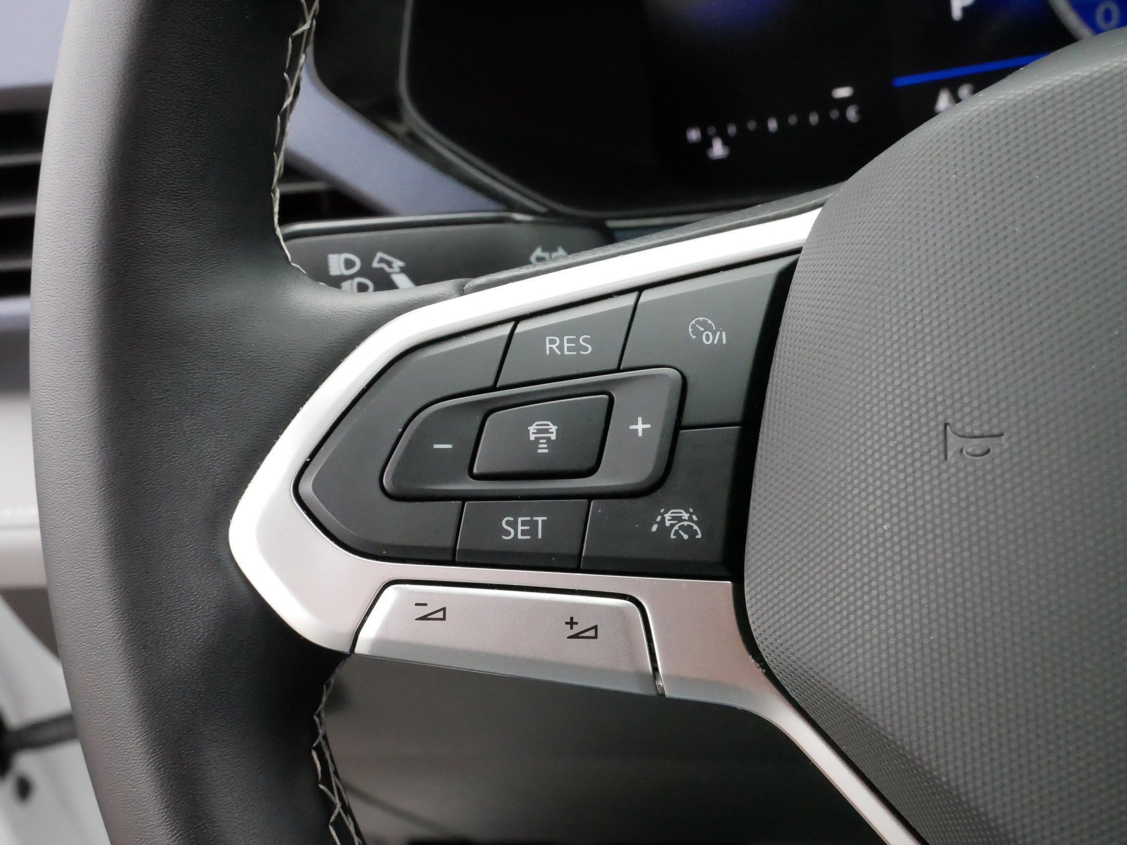 Certified 2024 Volkswagen Taos SE w/ Panoramic Sunroof Package image 26