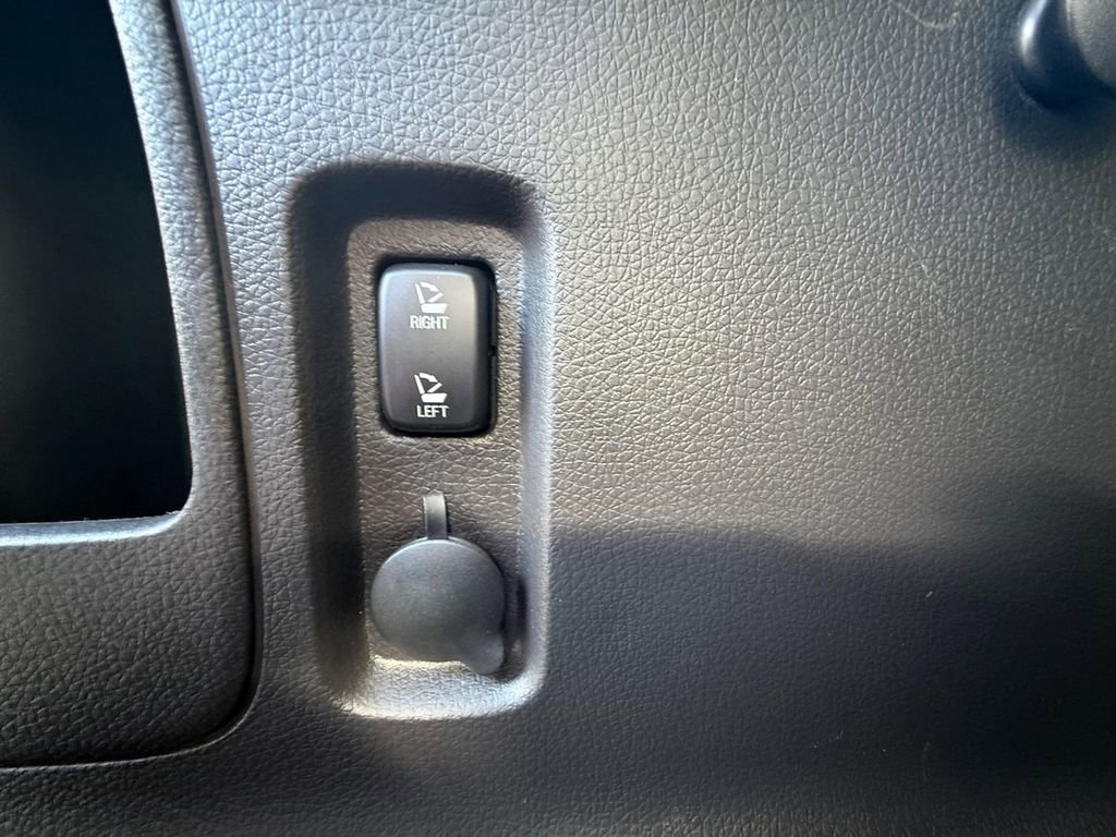 Used 2013 Ford Edge SEL FWD image 6