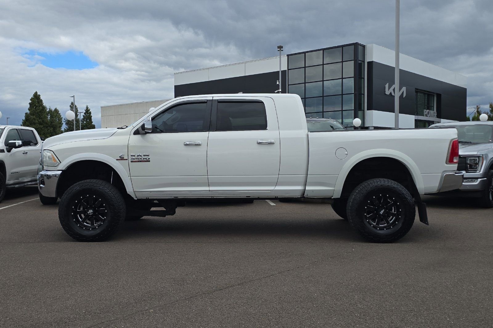 Used 2014 RAM 3500 Laramie AWD/4WD image 7