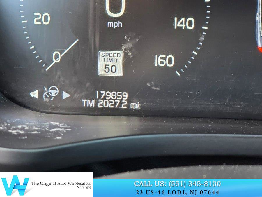 Used 2018 Volvo XC60 T6 R-Design w/ Convenience Package image 29