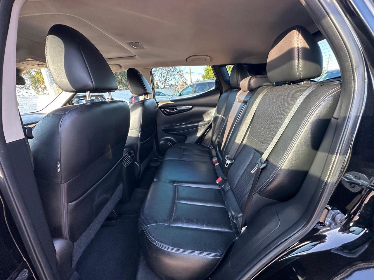 Used 2017 Nissan Rogue Sport SL w/ SL Premium Package FWD image 7