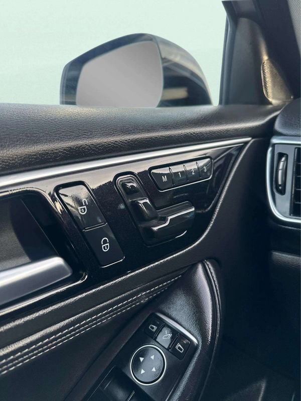 Used 2018 INFINITI QX30 Premium w/ Cargo Package image 33