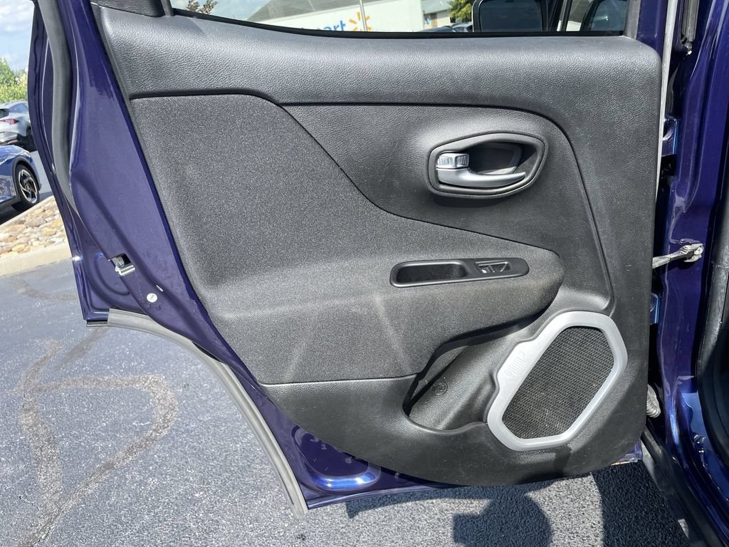 Used 2019 Jeep Renegade Latitude FWD image 20