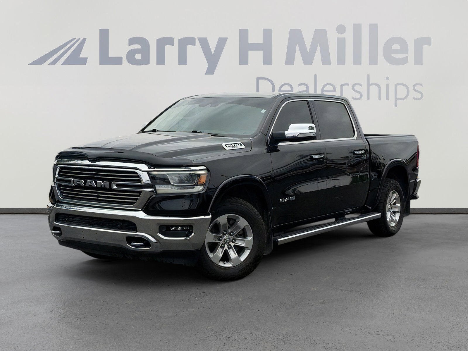 Used 2022 RAM 1500 Laramie AWD/4WD image 1