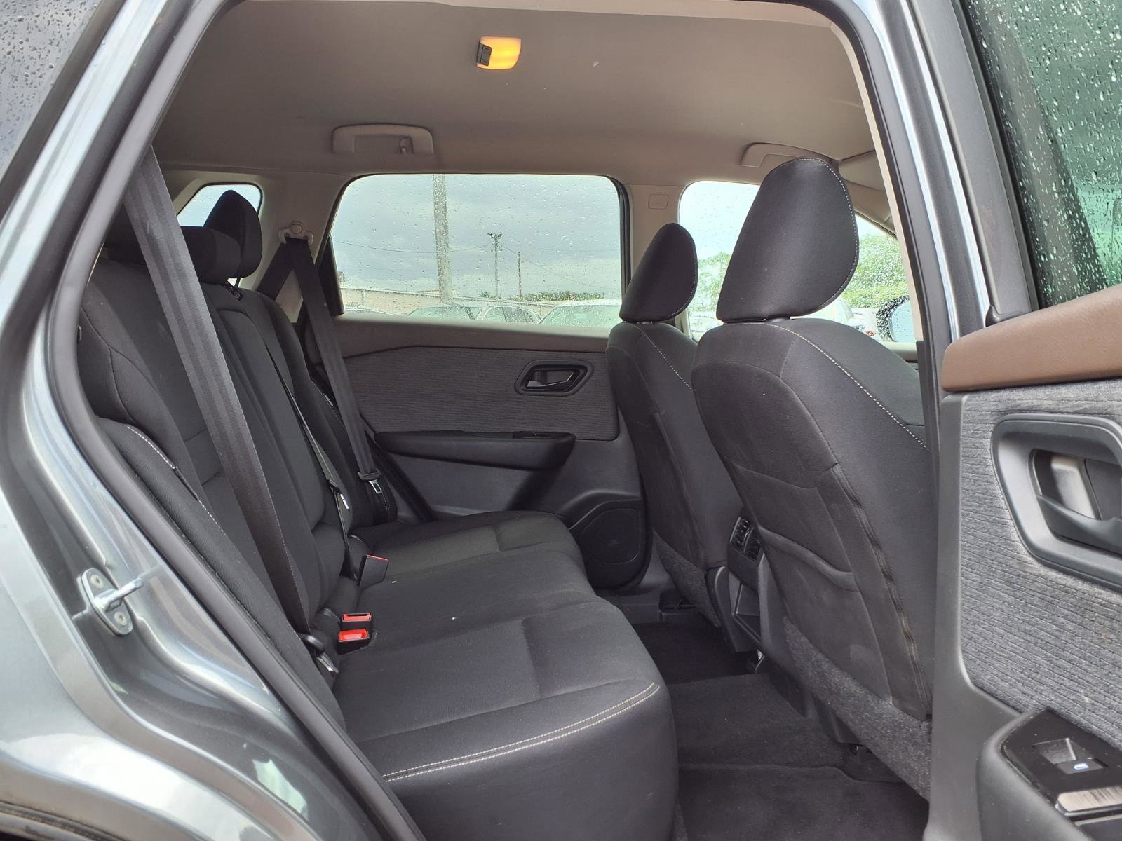 Used 2023 Nissan Rogue S image 23