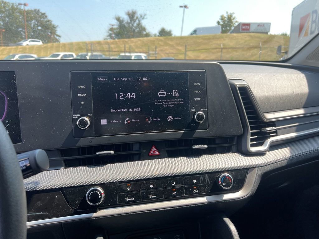 Used 2024 Kia Sportage LX image 5