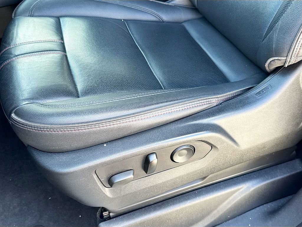 Used 2022 Chevrolet Suburban RST w/ Luxury Package image 17