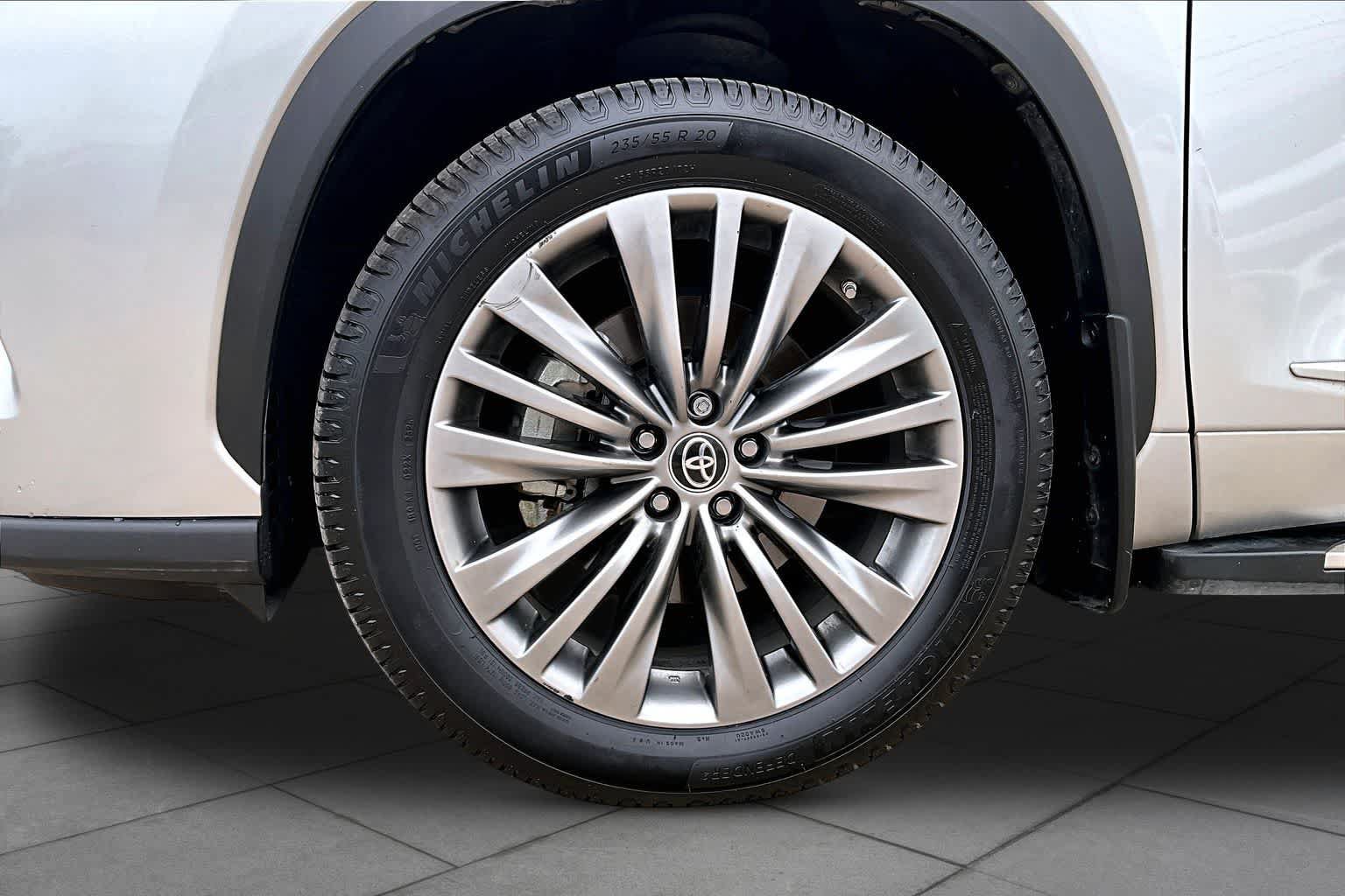 Used 2021 Toyota Highlander Platinum FWD image 11