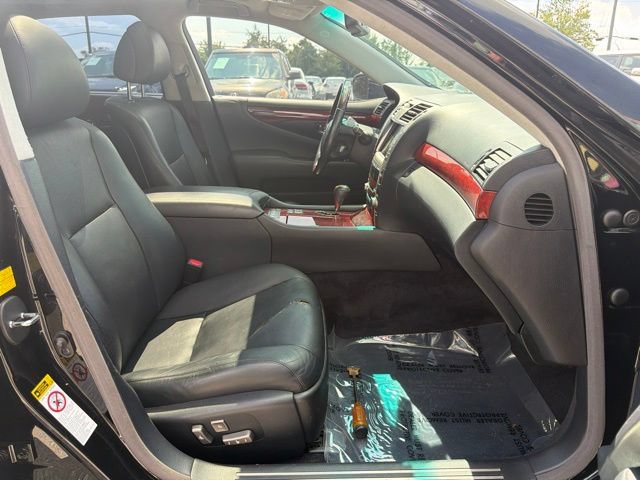 Used 2007 Lexus LS 460 L w/ Luxury Pkg RWD image 27