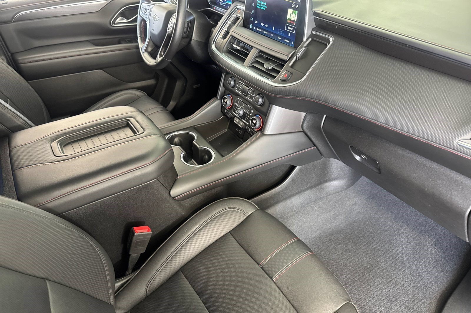 Used 2022 Chevrolet Tahoe RST w/ Luxury Package AWD/4WD image 34