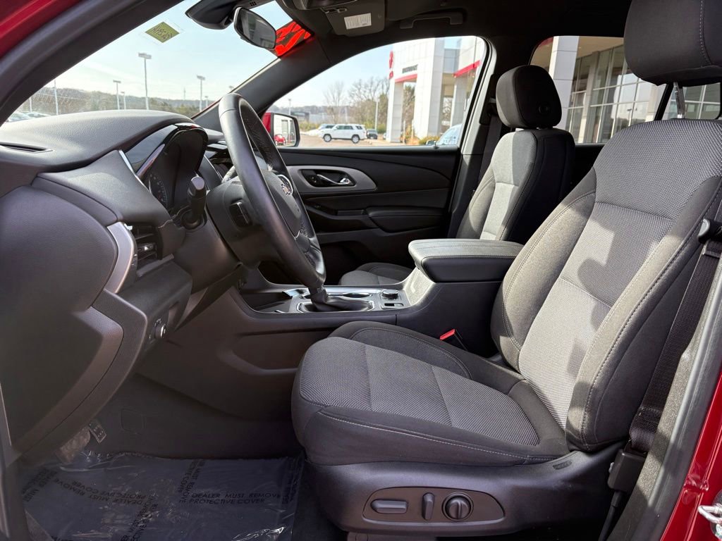 Used 2023 Chevrolet Traverse LT image 12