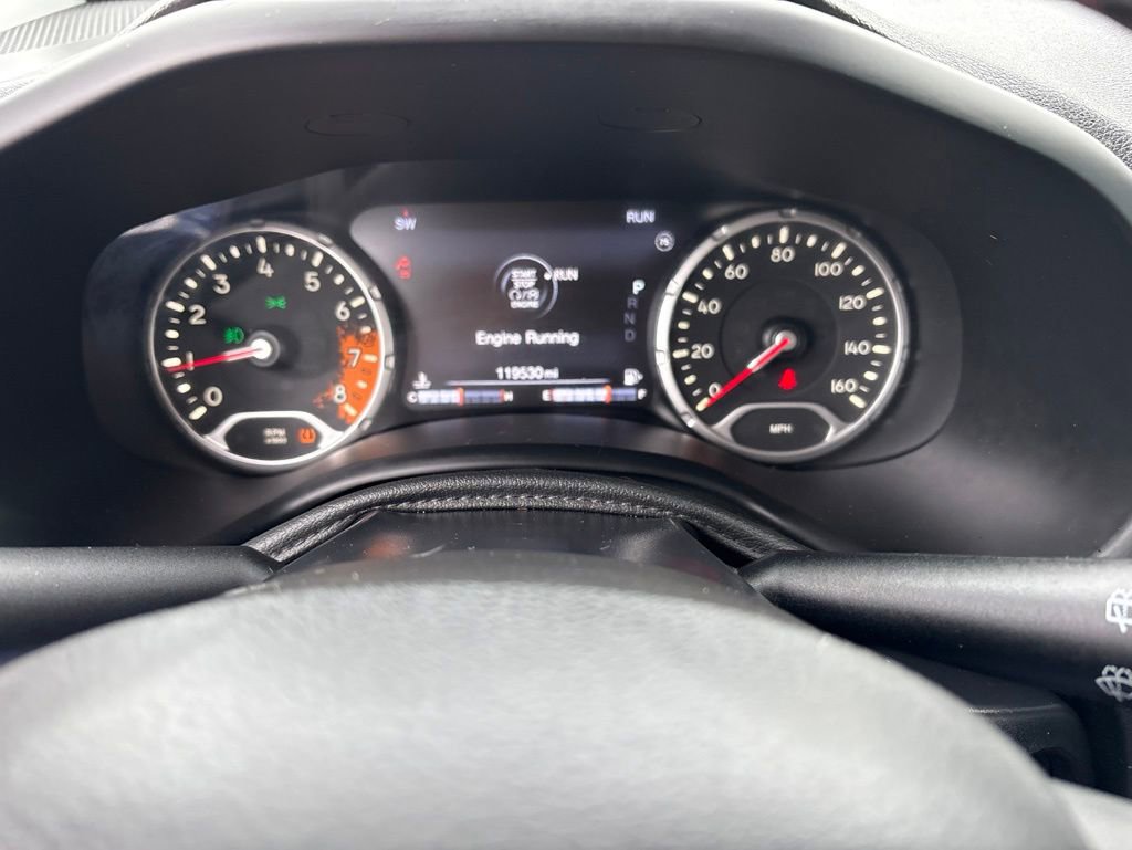 Used 2016 Jeep Renegade Trailhawk w/ Premium Trailhawk Package AWD/4WD image 13
