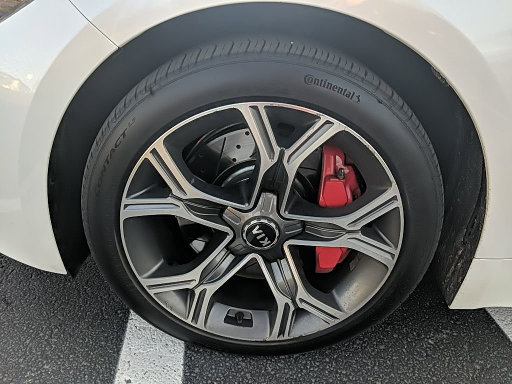 Used 2018 Kia Stinger GT2 image 9