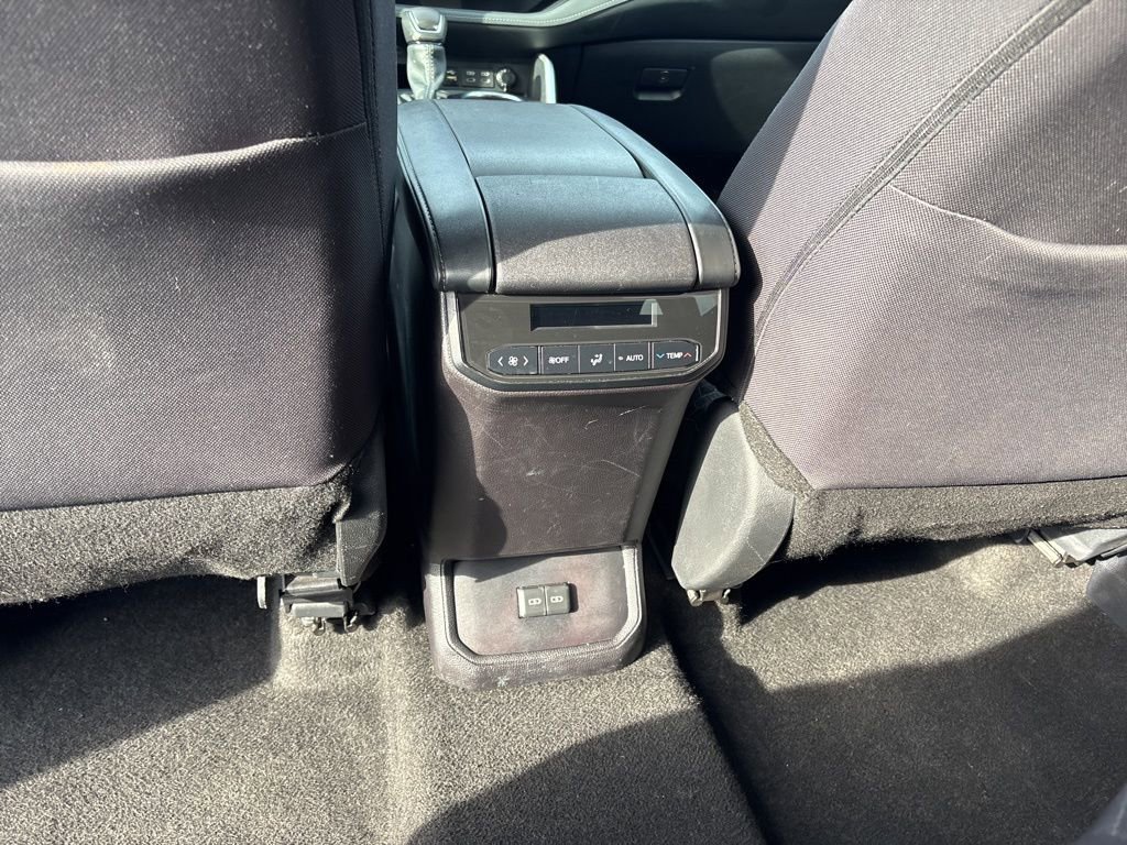 Used 2024 Toyota Highlander LE image 22