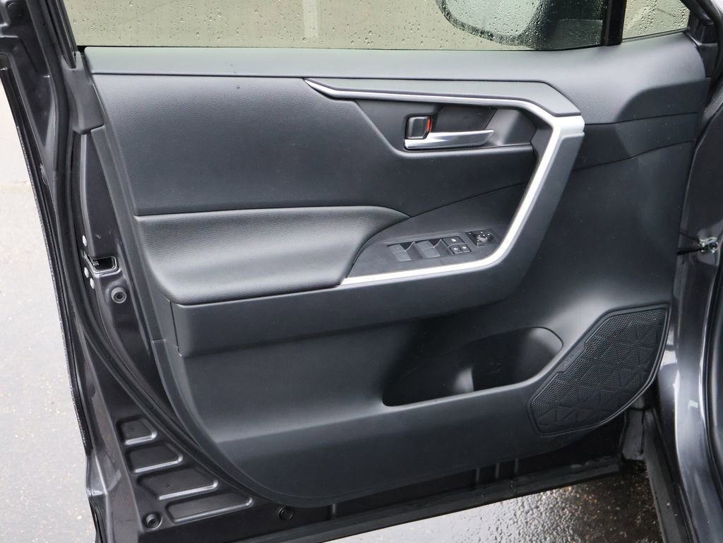 Used 2025 Toyota RAV4 XLE image 24