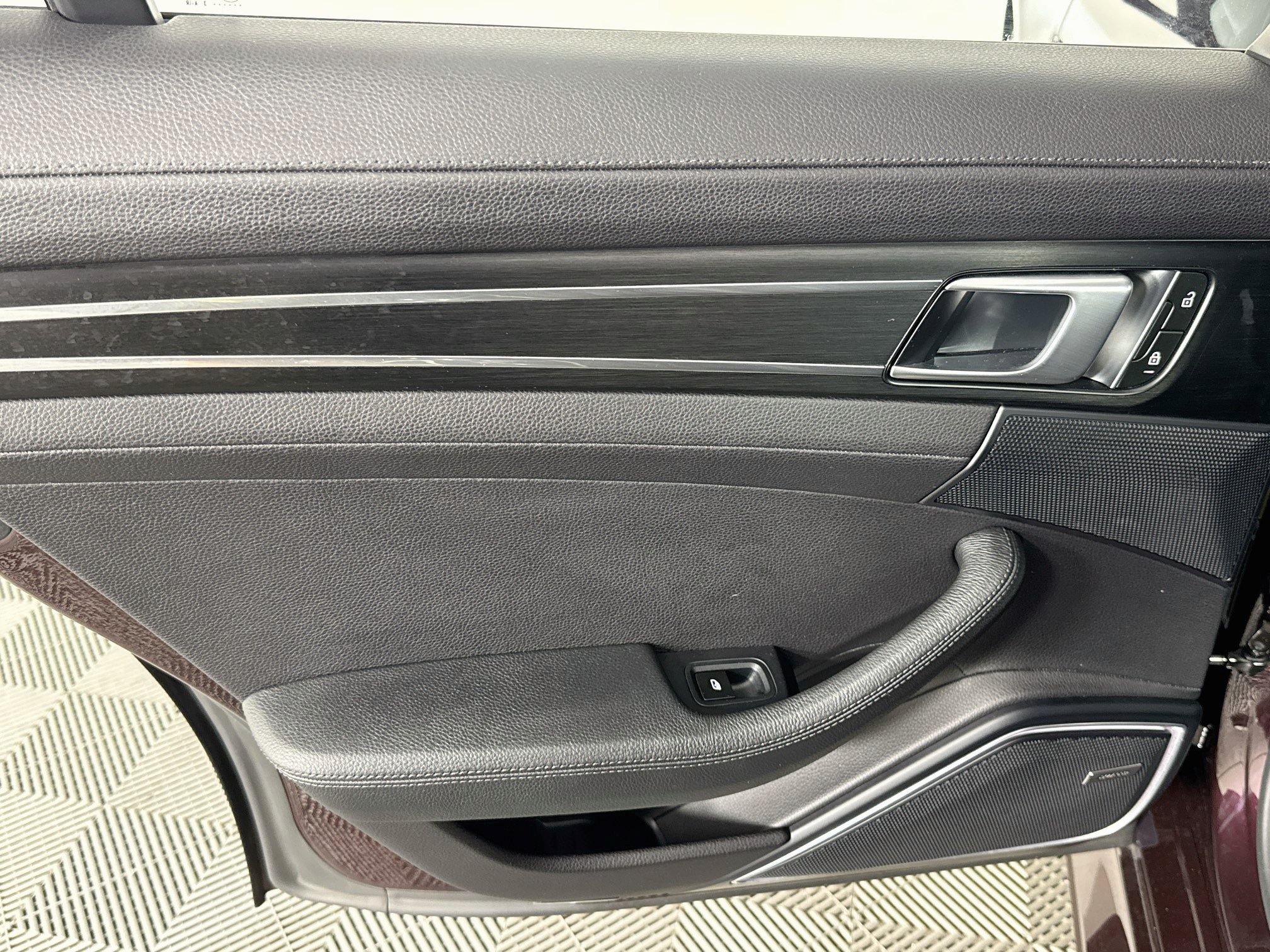 Used 2023 Porsche Panamera Platinum Edition w/ Sport Chrono Package RWD image 23