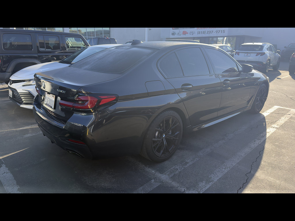 Used 2022 BMW 530i w/ M Sport Package RWD image 3