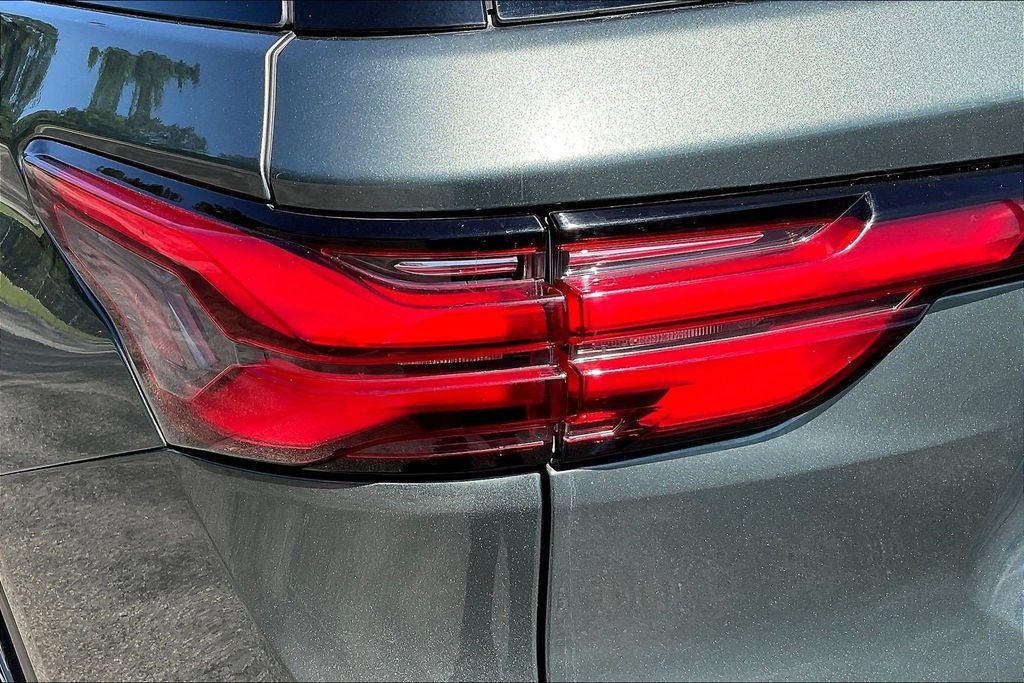 Used 2023 Chevrolet Traverse LT FWD image 26