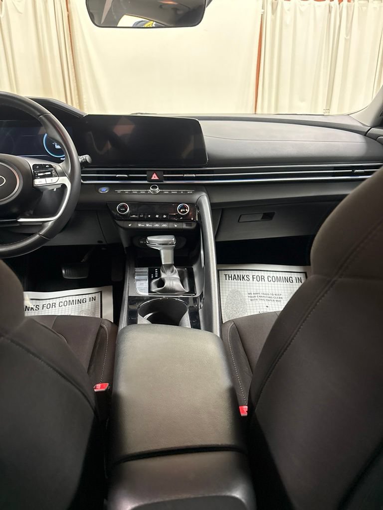 Used 2025 Hyundai Elantra SEL FWD image 18