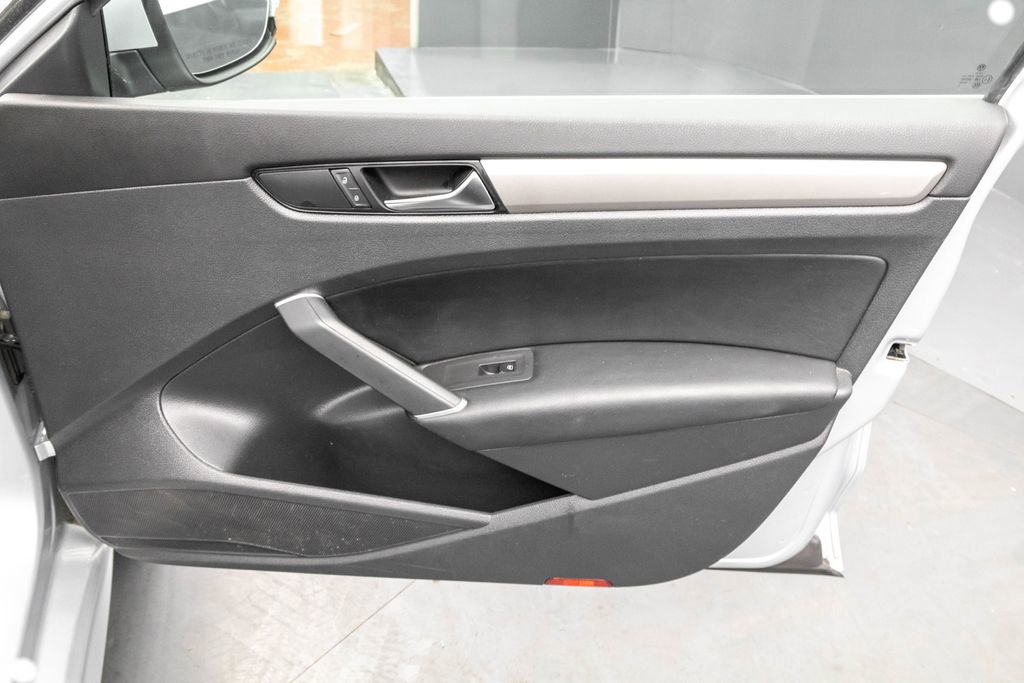 Used 2020 Volkswagen Passat 2.0T SE image 35