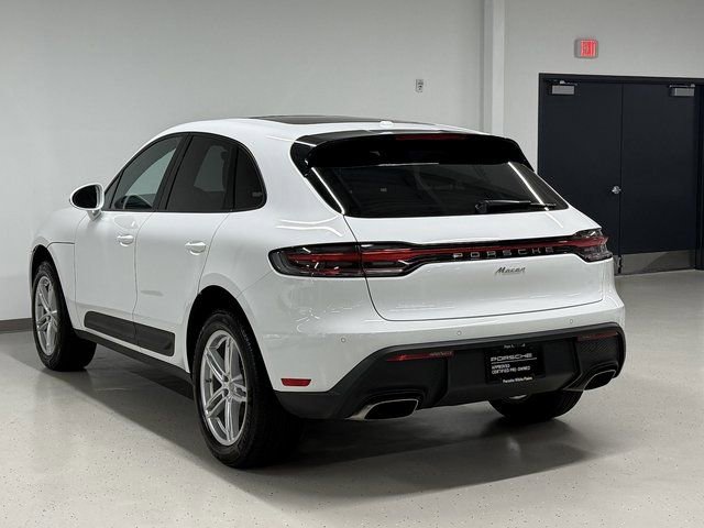 Certified 2025 Porsche Macan AWD/4WD image 3