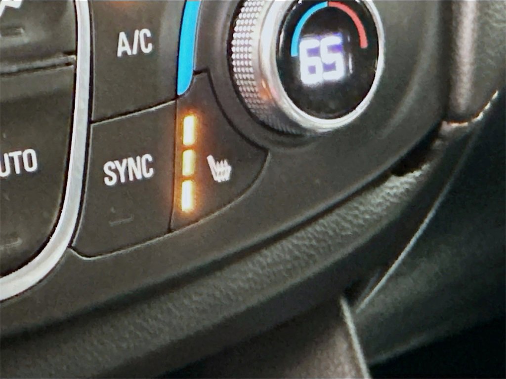 Used 2021 Chevrolet Traverse LT image 20