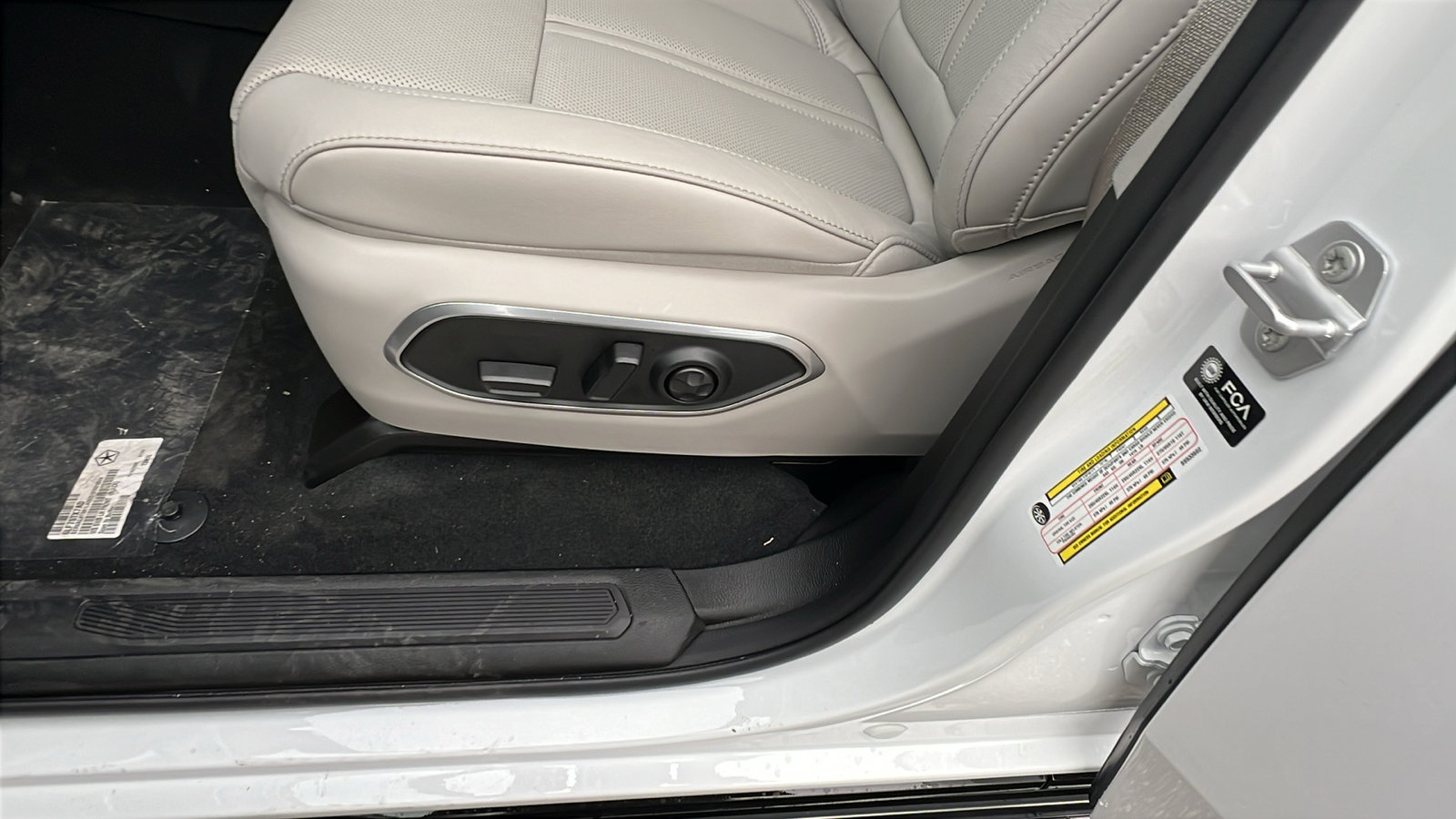 New 2025 Jeep Wagoneer L Series III image 17