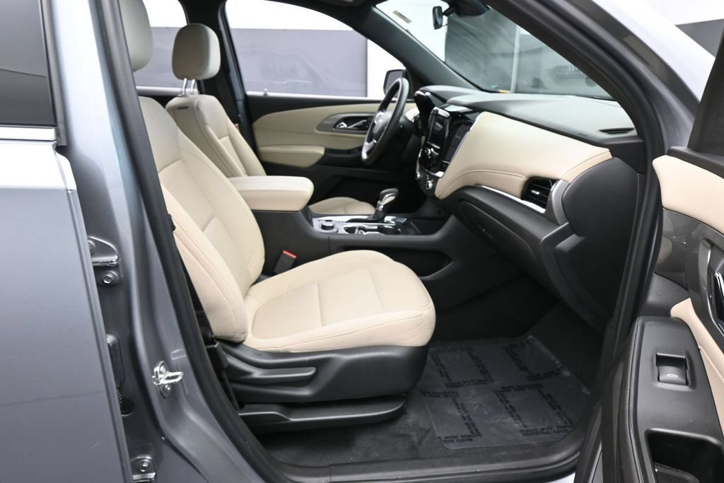 Used 2023 Chevrolet Traverse LS FWD image 38