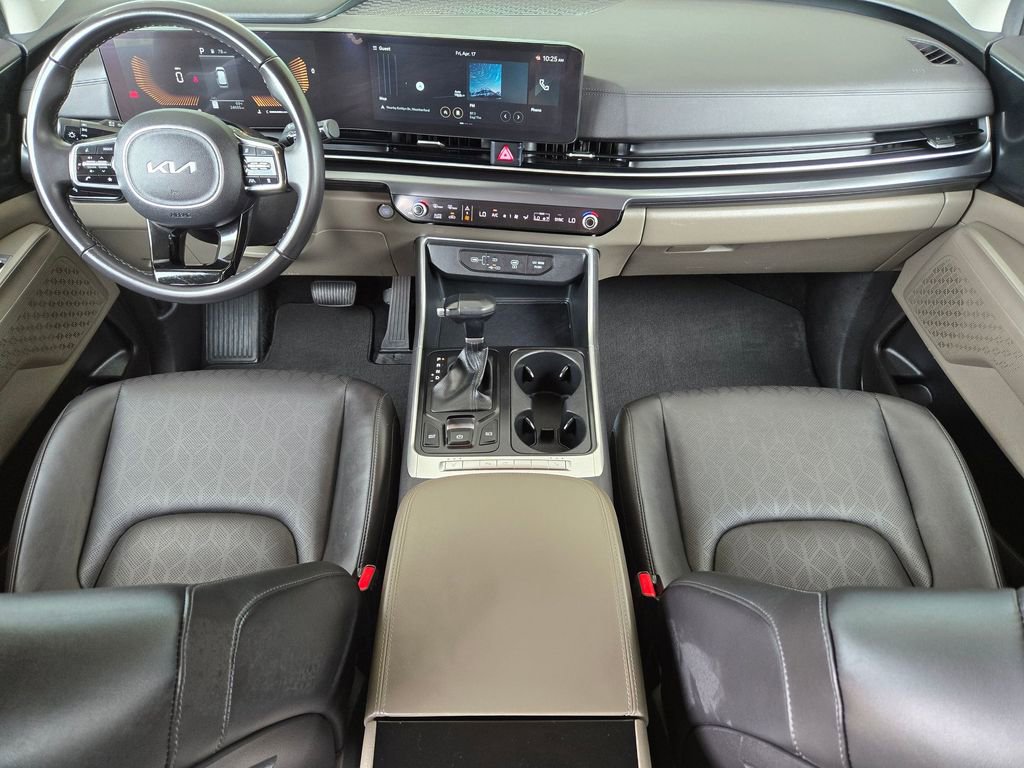 Used 2025 Kia Carnival FWD image 16