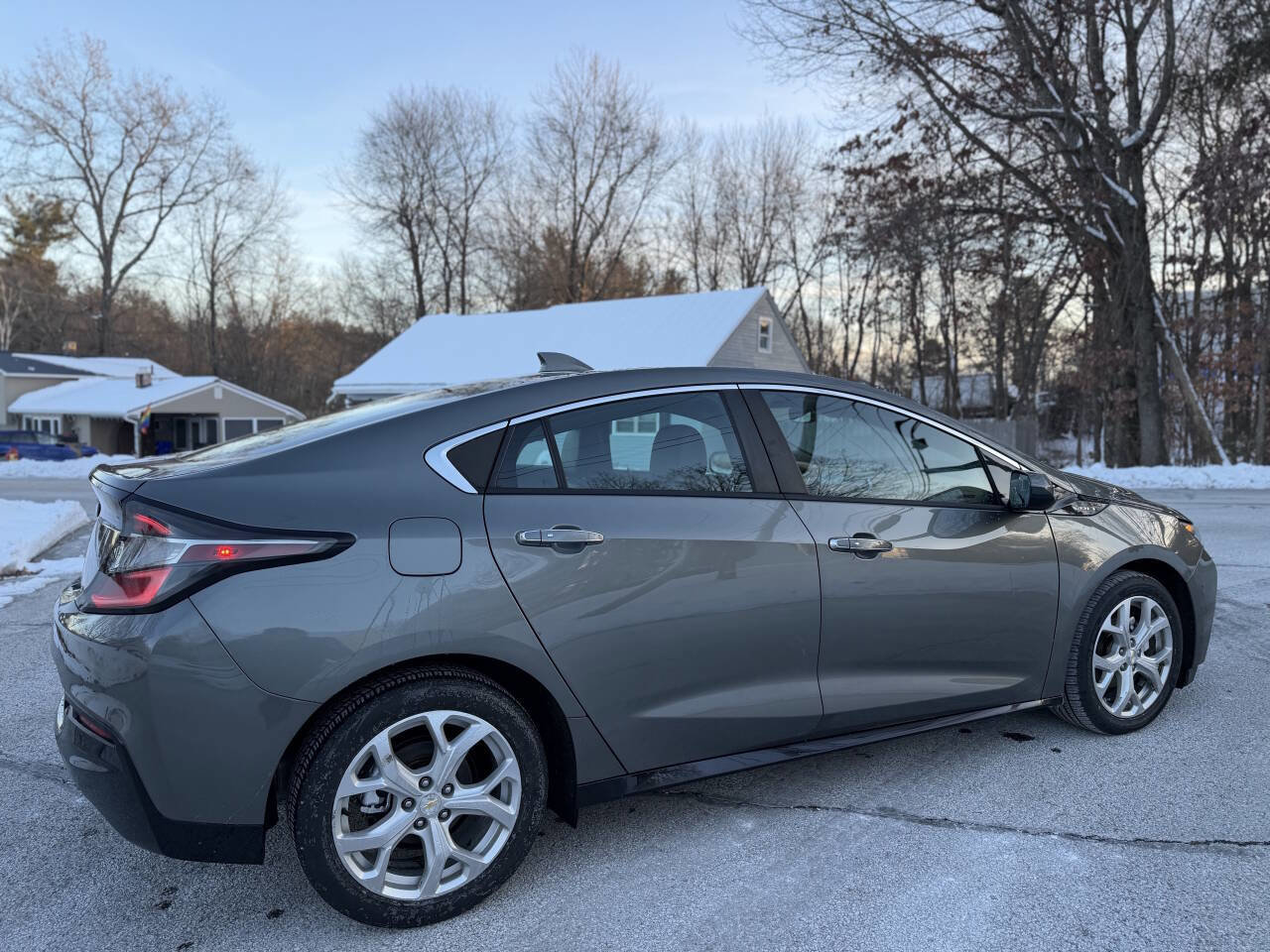 Used 2017 Chevrolet Volt Premier w/ Driver Confidence II Package image 8